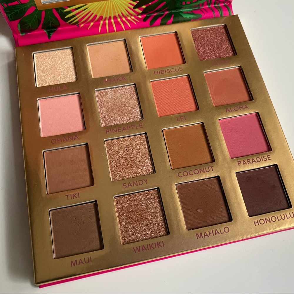 BH Cosmetics Hanging in Hawaii